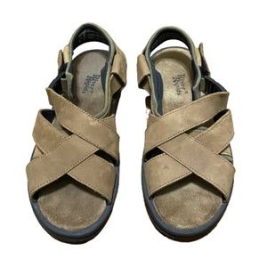 Lewis River Rapid Tan Leather Slip-on Sandals 9